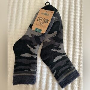 North East Outfitters cozy cabin crew socks. Men’s 8 -12 1/2.  Camo crew black.